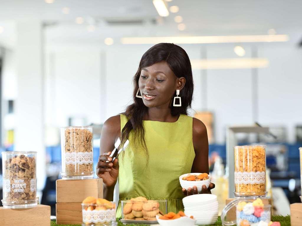 Novotel Abidjan Plateau מסעדה תמונה